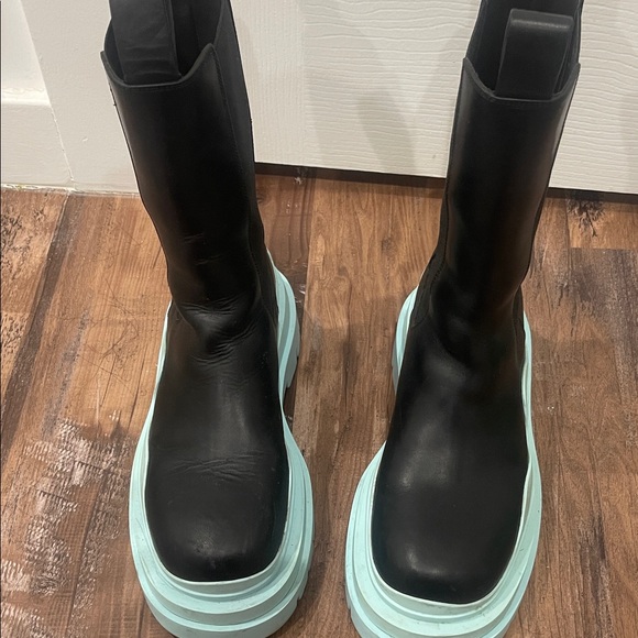 Bottega Veneta Black and Aqua Platform Boots - Picture 2 of 9